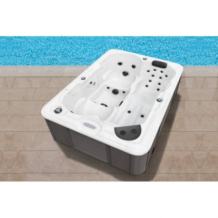 Спа бассейн Treesse Dubai Спа бассейн Treesse Dubai